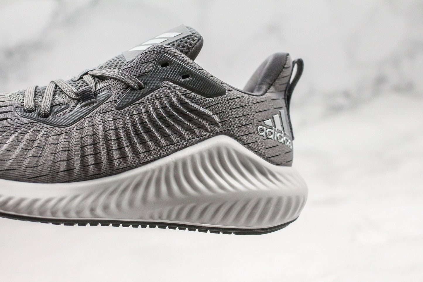 ADIDAS ALPHABOUNCE - GRAY