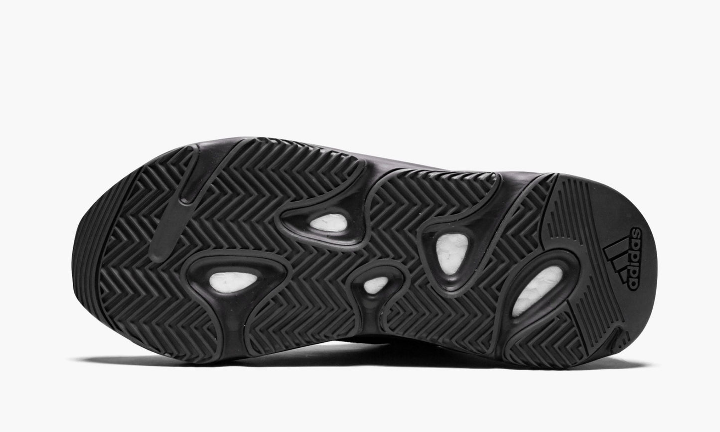 YEEZY BOOST 700 V2