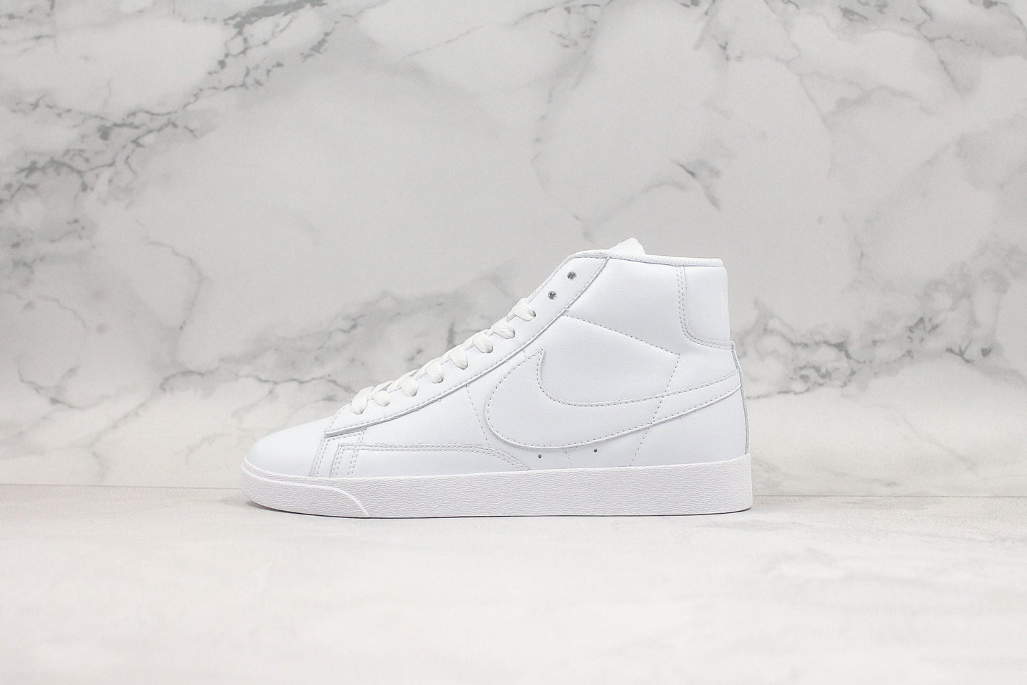 NIKE BLAZER MID