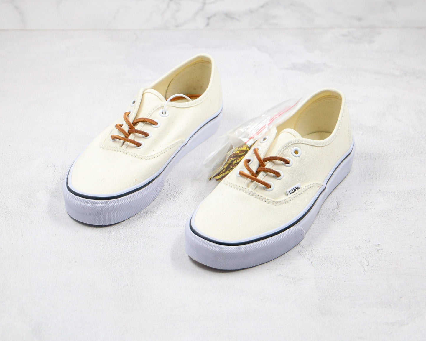 VANS - WHITE